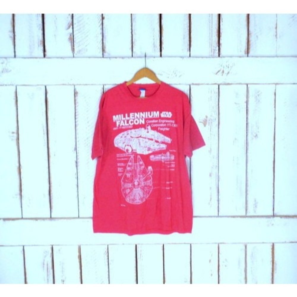 Red Star Wars Millennium Falcon graphic tee